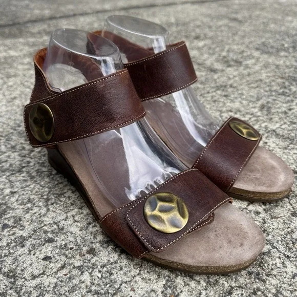 Taos Women's Carousel 3 Tan Leather Wedge Sandals Size 41 US 10 Comfort Casual - Picture 1 of 13